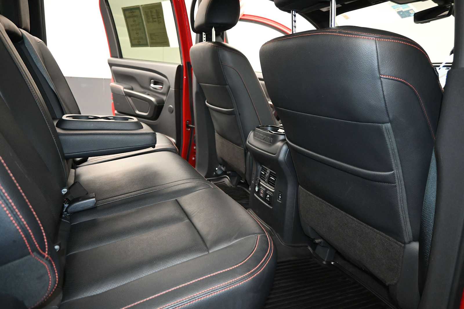 2024 Nissan TITAN Crew Cab PRO-4X 4x4