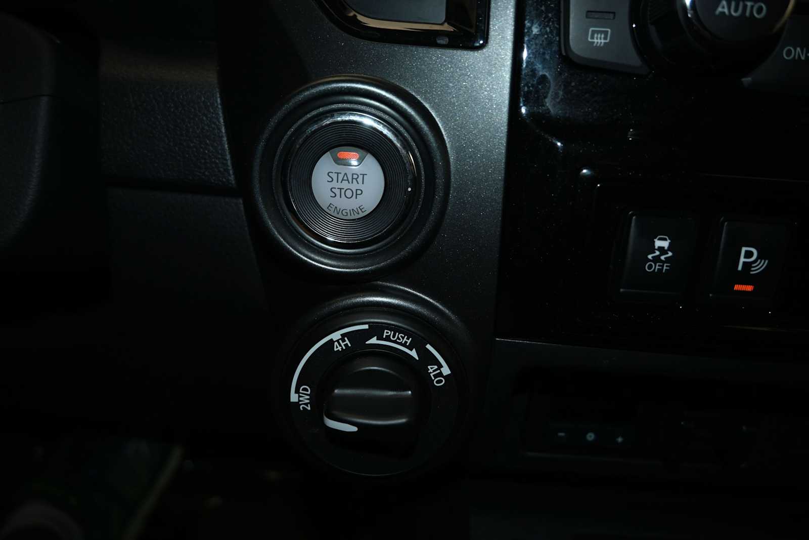 2024 Nissan TITAN Crew Cab PRO-4X 4x4