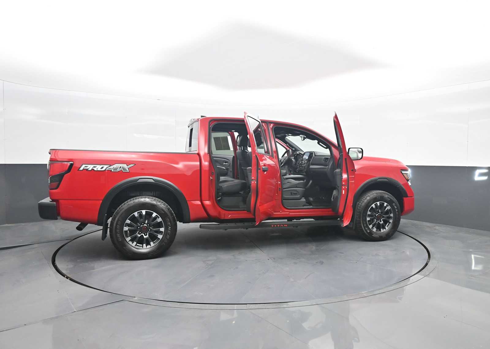 2024 Nissan TITAN Crew Cab PRO-4X 4x4