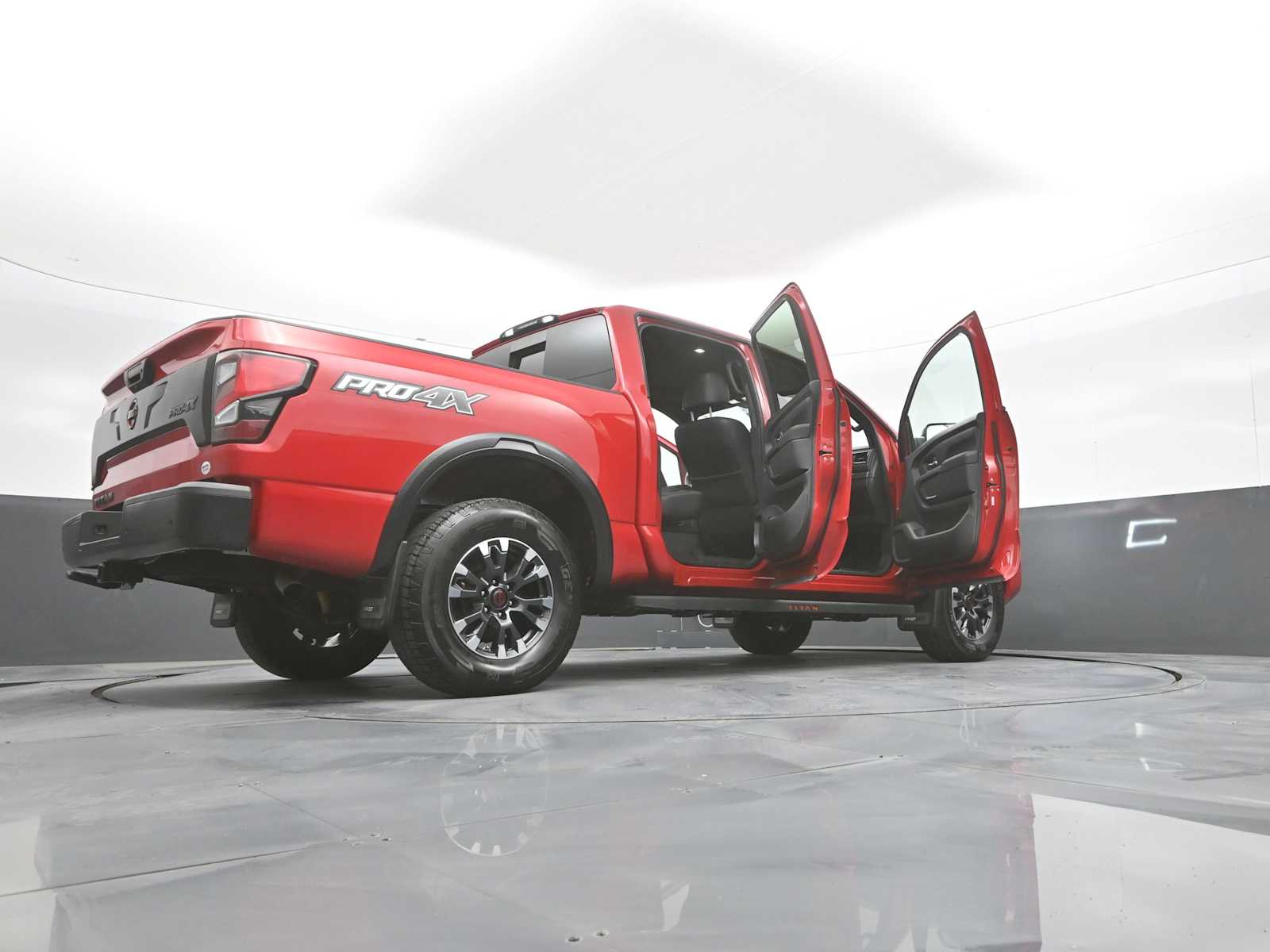 2024 Nissan TITAN Crew Cab PRO-4X 4x4