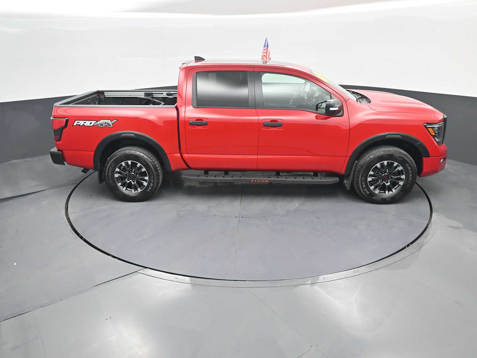 2024 Nissan TITAN Crew Cab PRO-4X 4x4