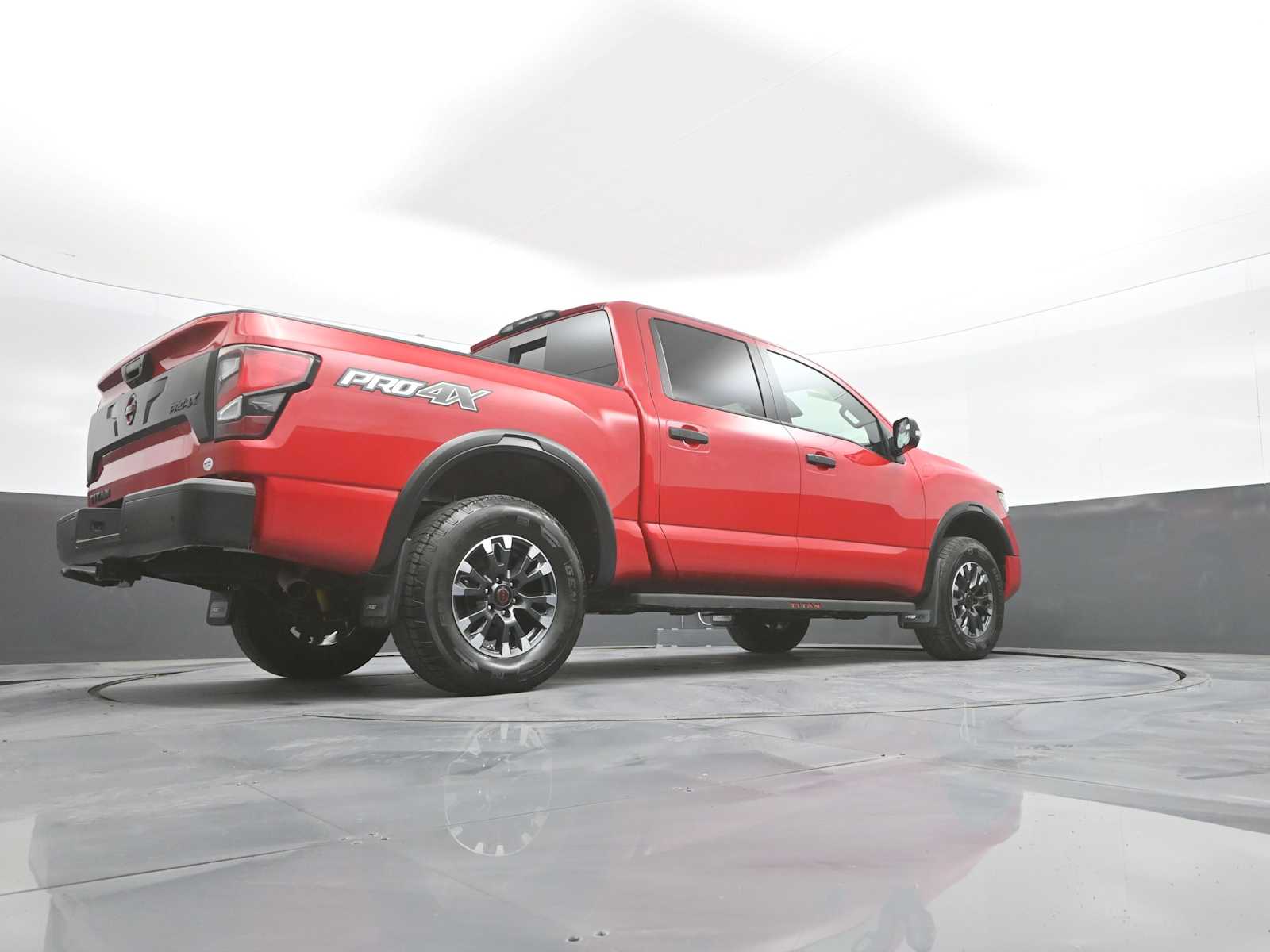 2024 Nissan TITAN Crew Cab PRO-4X 4x4