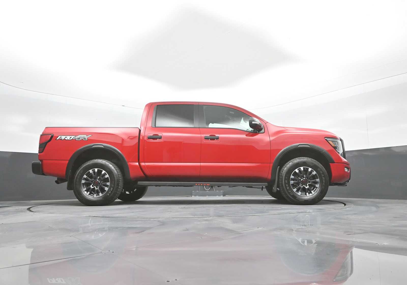 2024 Nissan TITAN Crew Cab PRO-4X 4x4