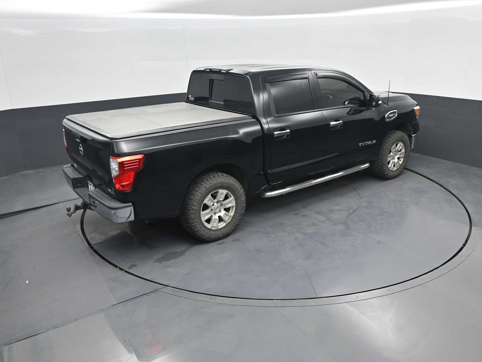 2017 Nissan TITAN SV