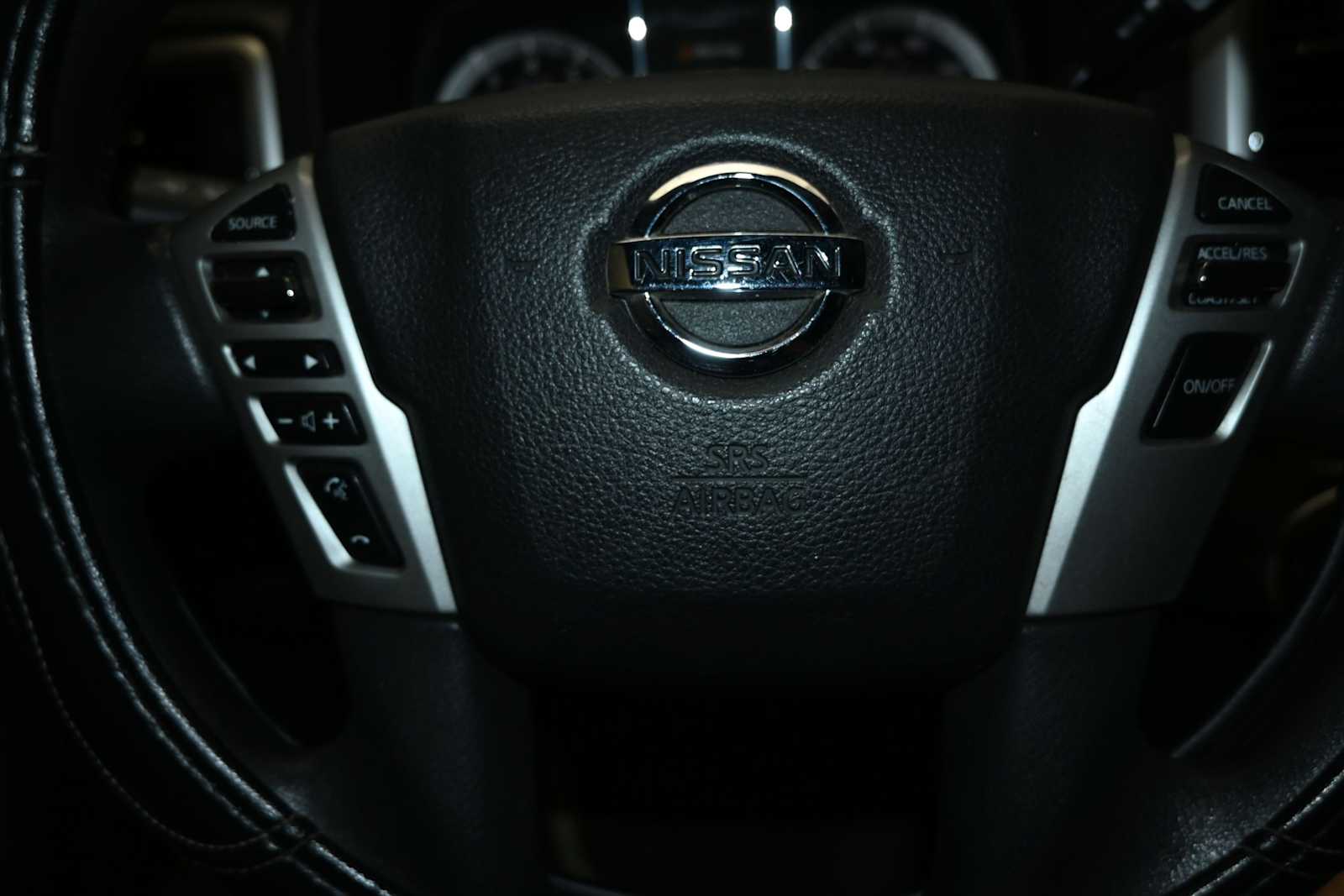 2017 Nissan TITAN SV