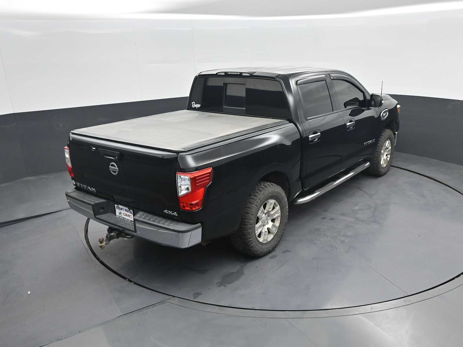 2017 Nissan TITAN SV