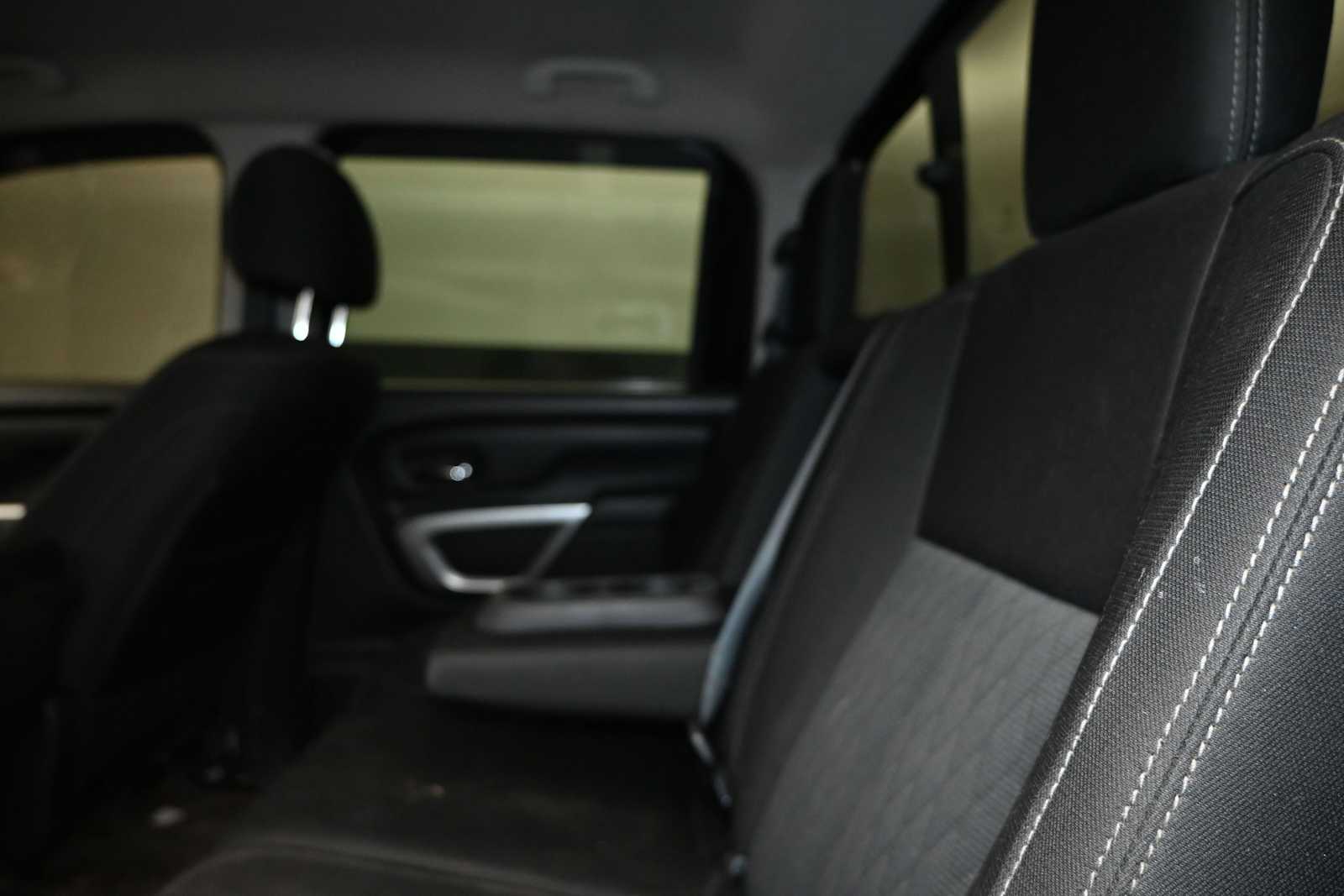 2017 Nissan TITAN SV