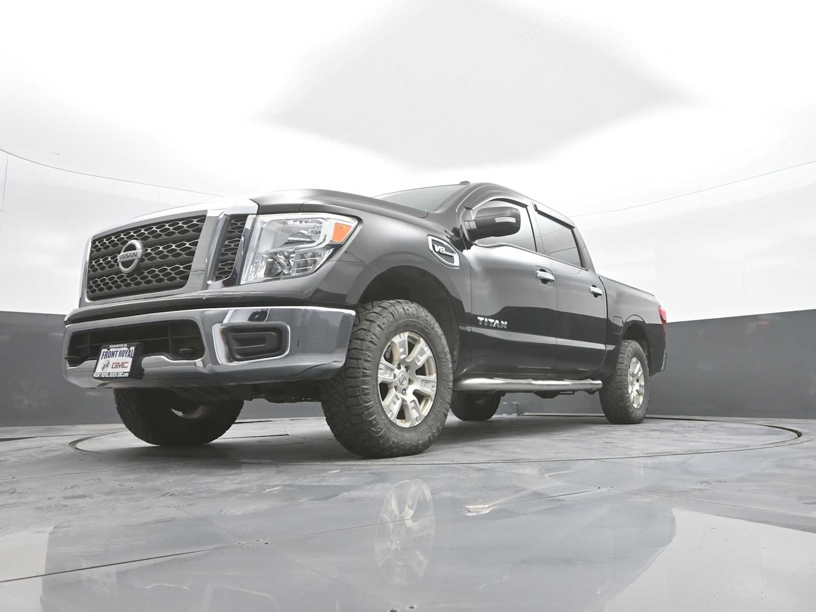 2017 Nissan TITAN SV