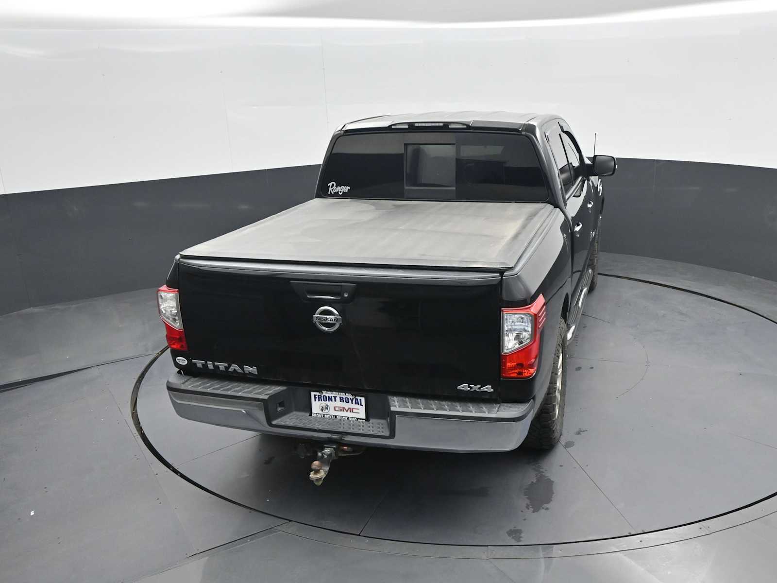 2017 Nissan TITAN SV