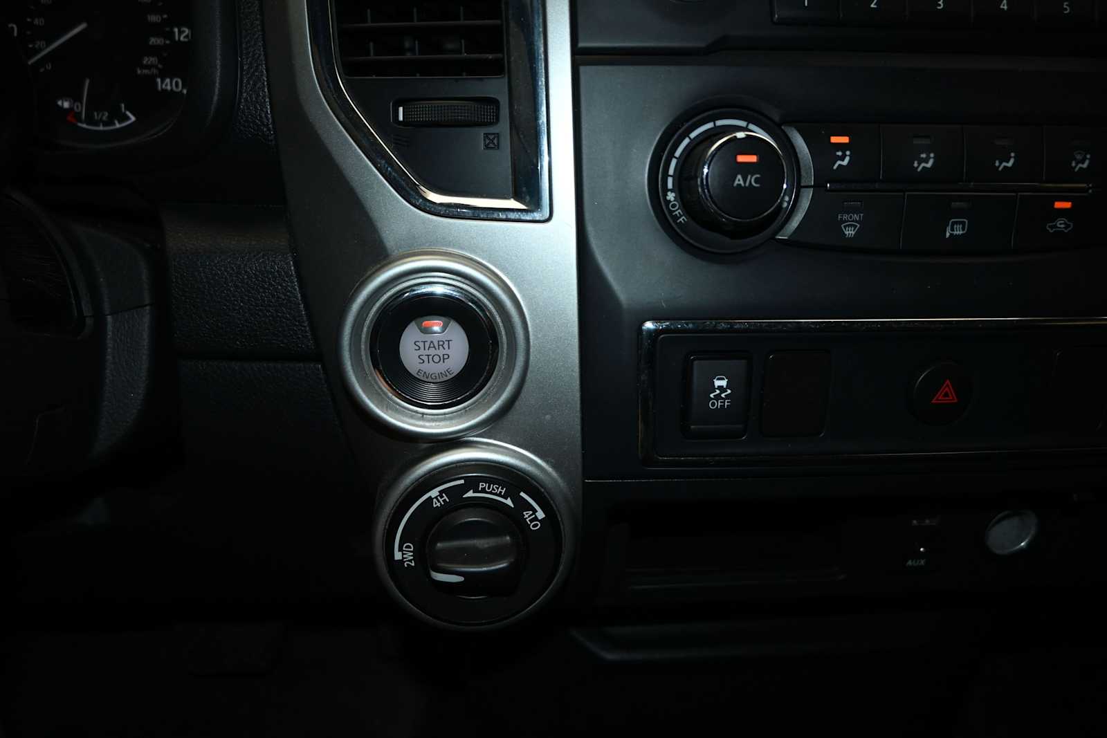 2017 Nissan TITAN SV