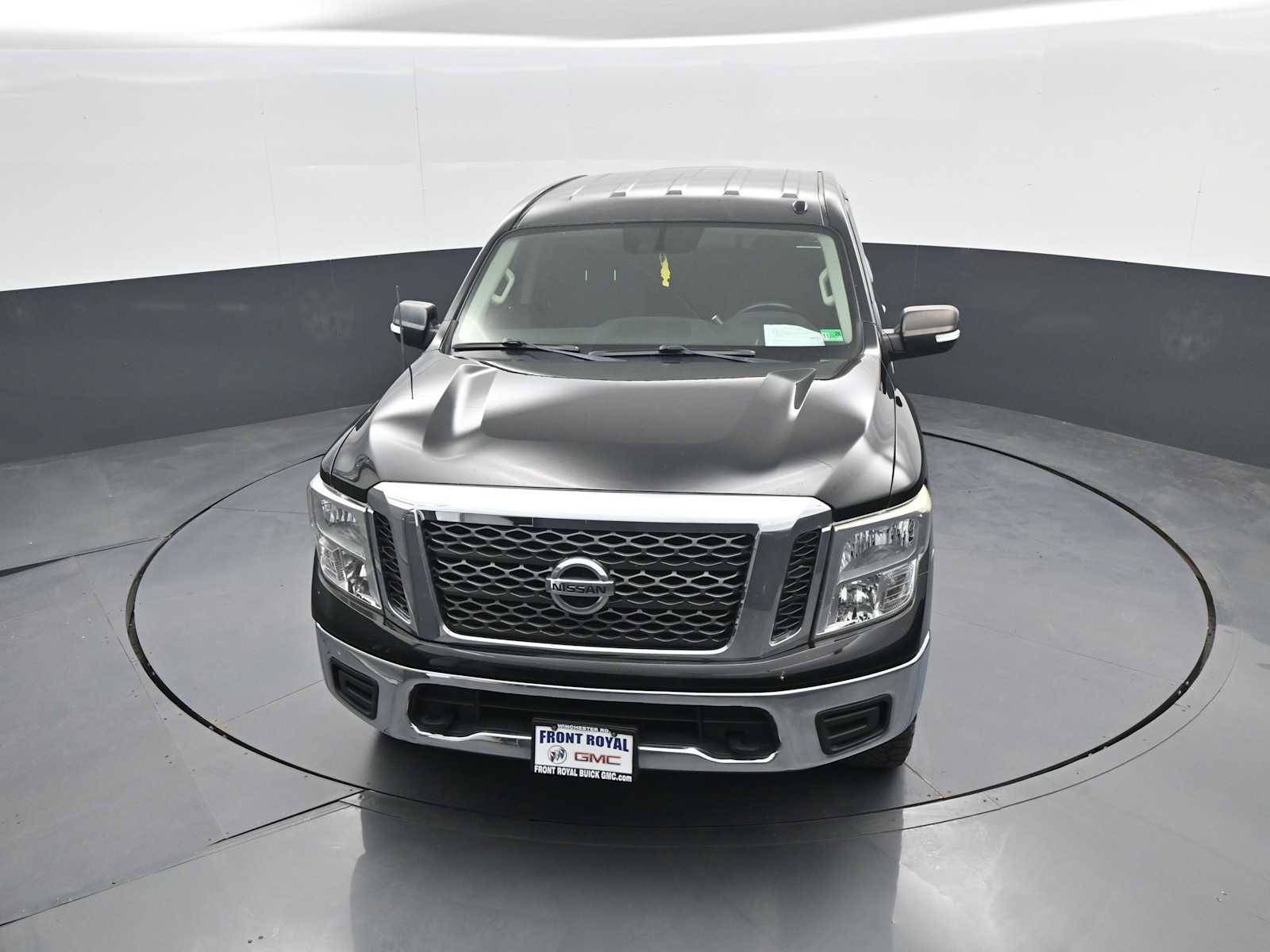 2017 Nissan TITAN SV
