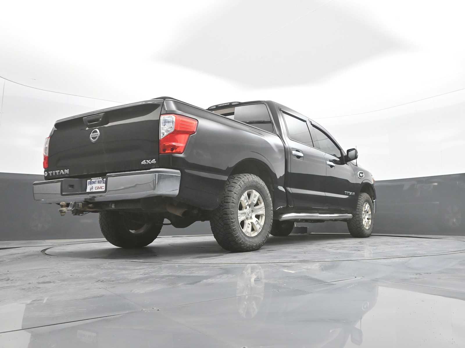 2017 Nissan TITAN SV