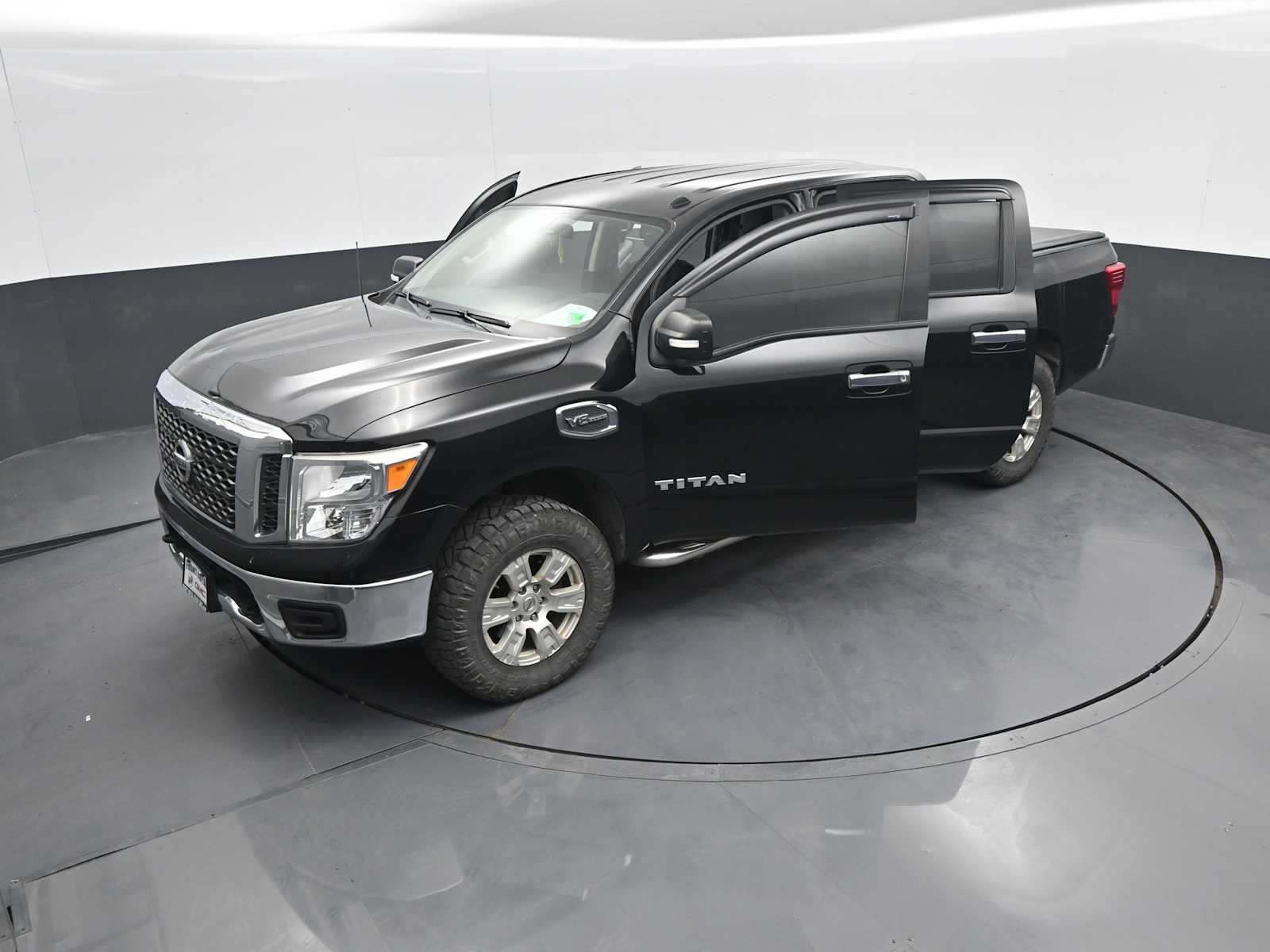 2017 Nissan TITAN SV