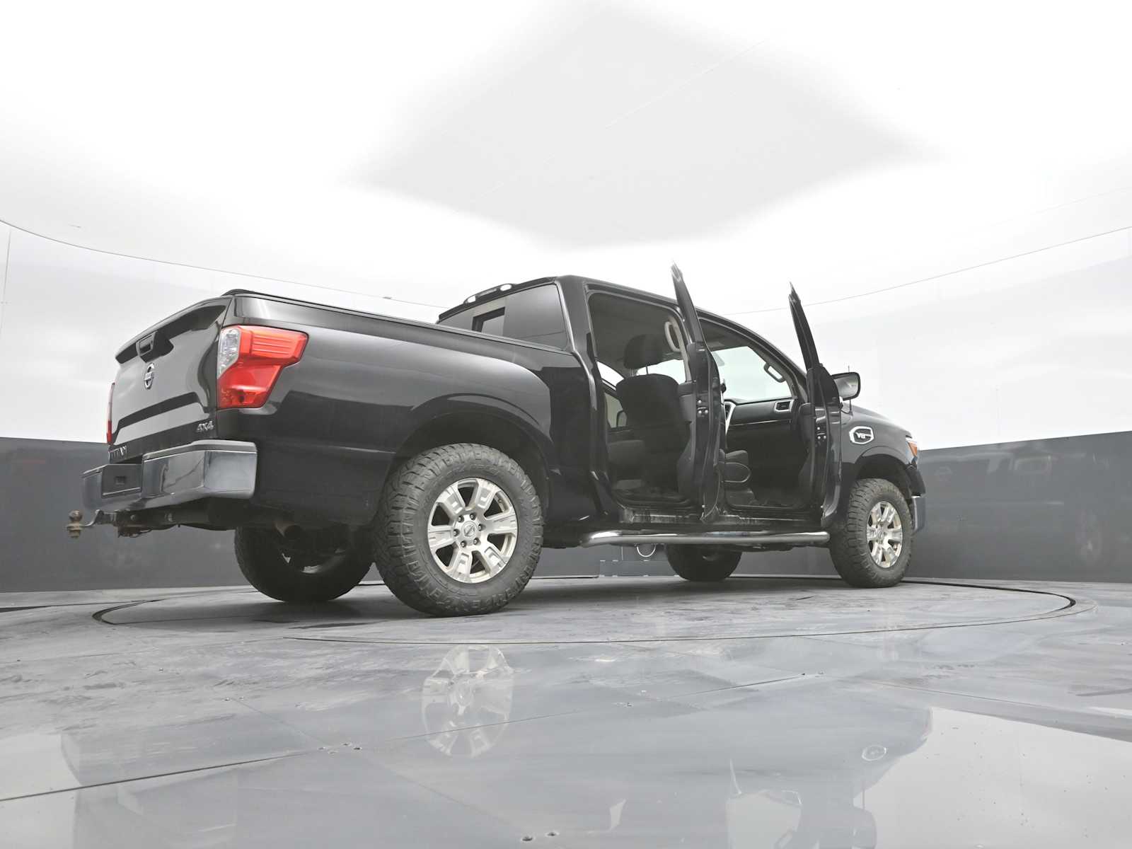 2017 Nissan TITAN SV
