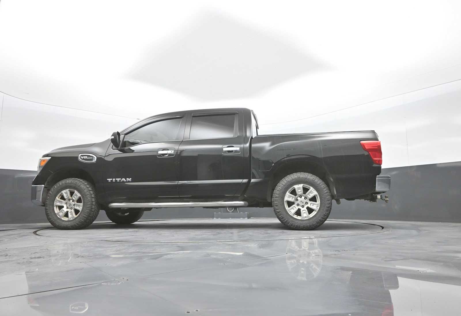 2017 Nissan TITAN SV