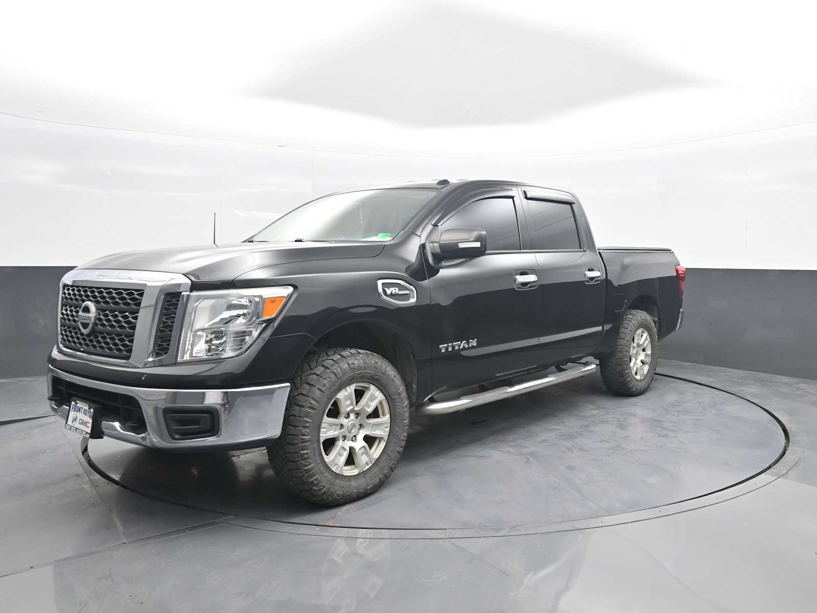 2017 Nissan TITAN SV