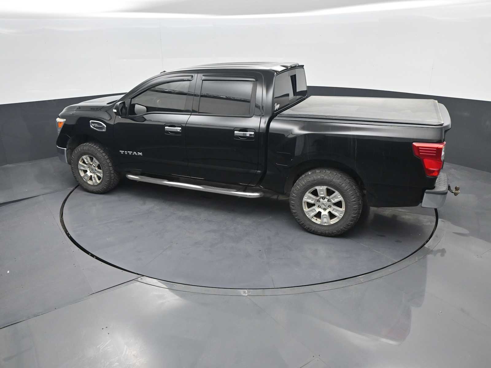 2017 Nissan TITAN SV