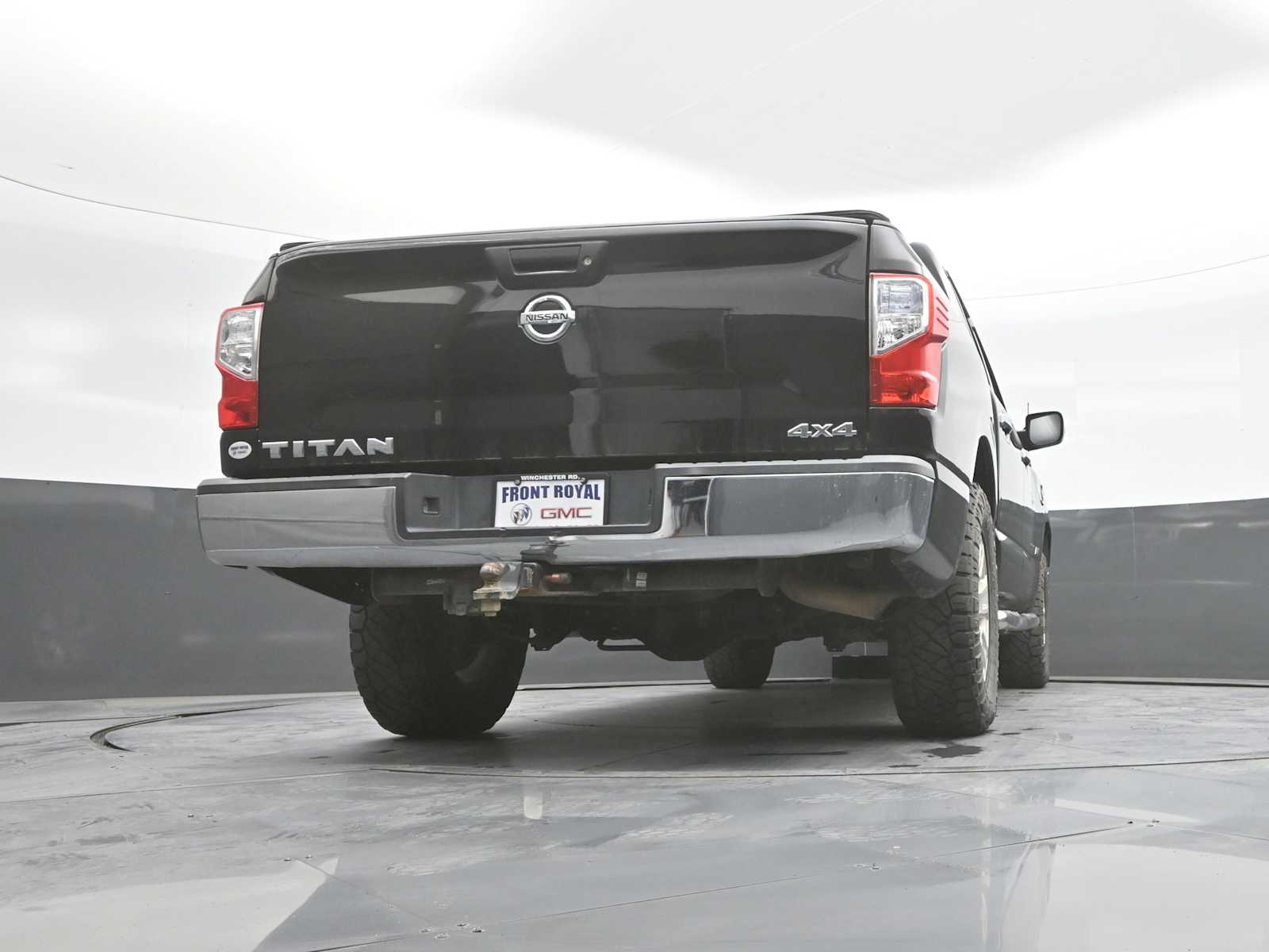 2017 Nissan TITAN SV