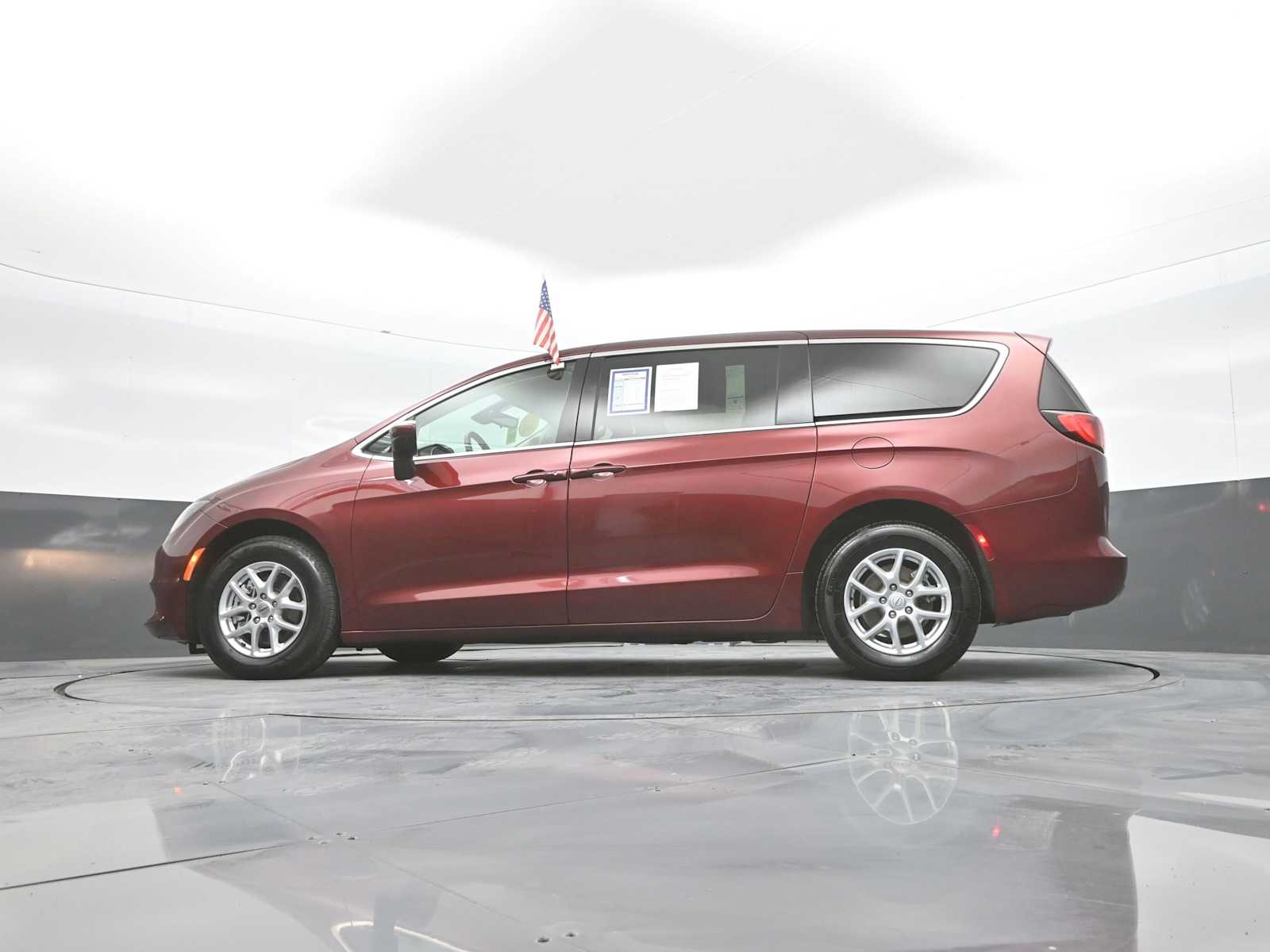 2023 Chrysler Voyager LX
