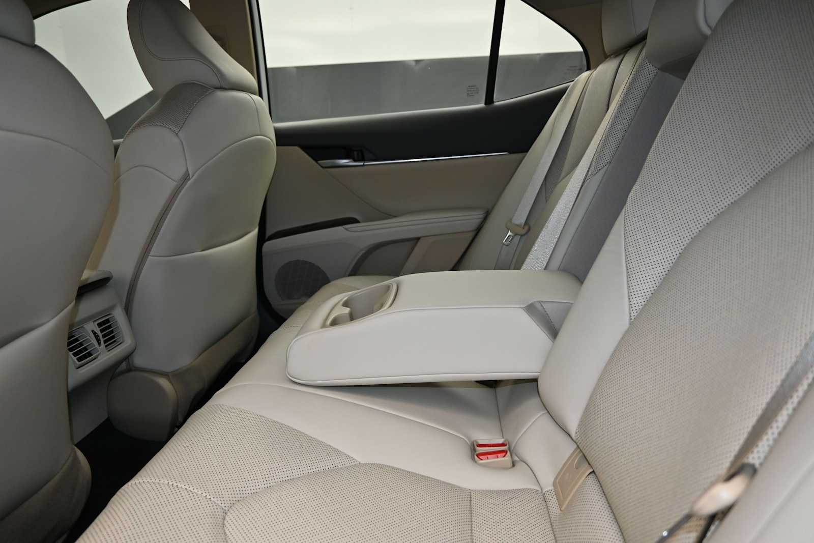 2024 Toyota Camry Hybrid XLE