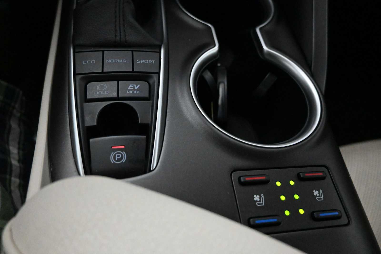 2024 Toyota Camry Hybrid XLE