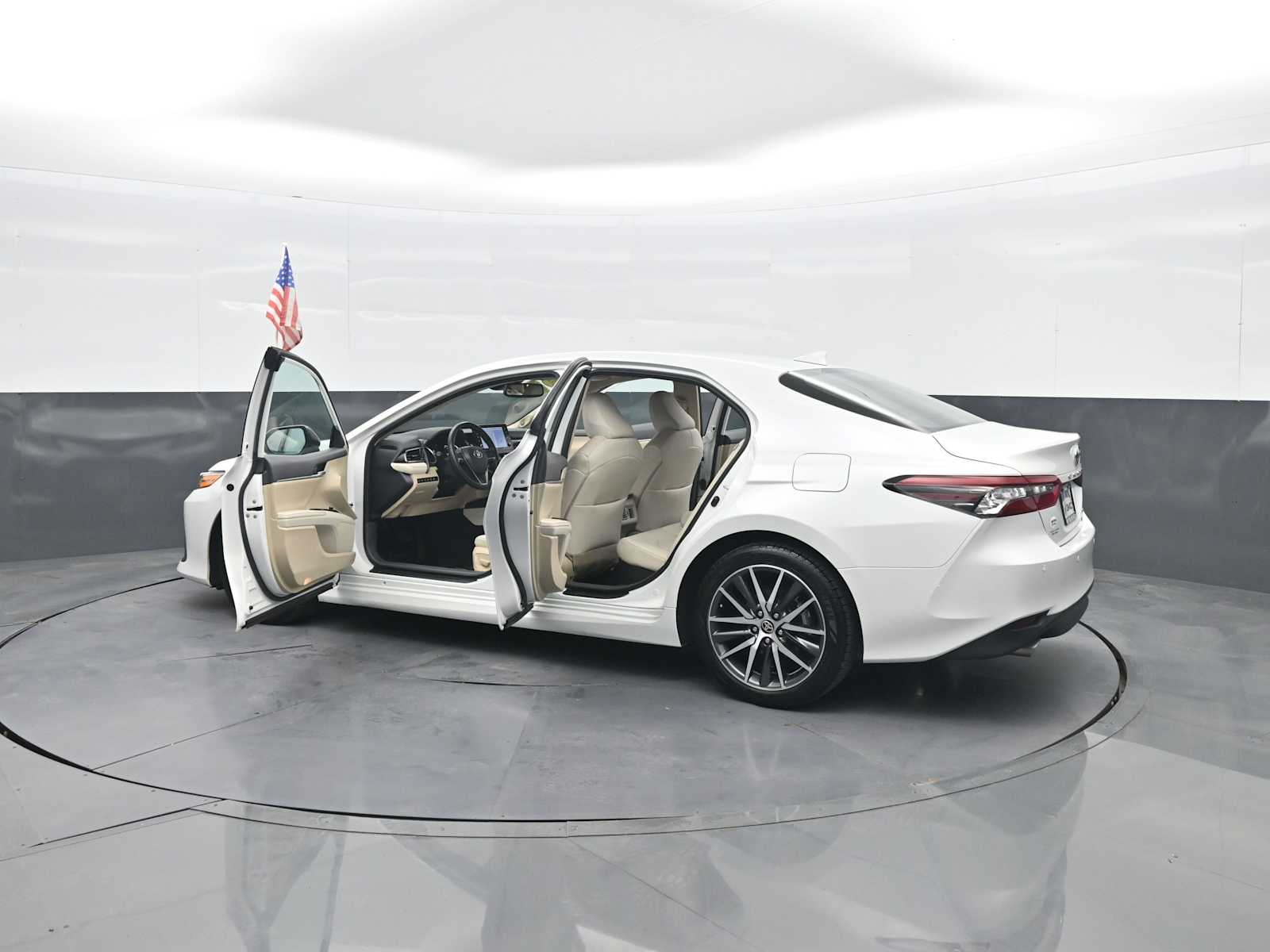 2024 Toyota Camry Hybrid XLE