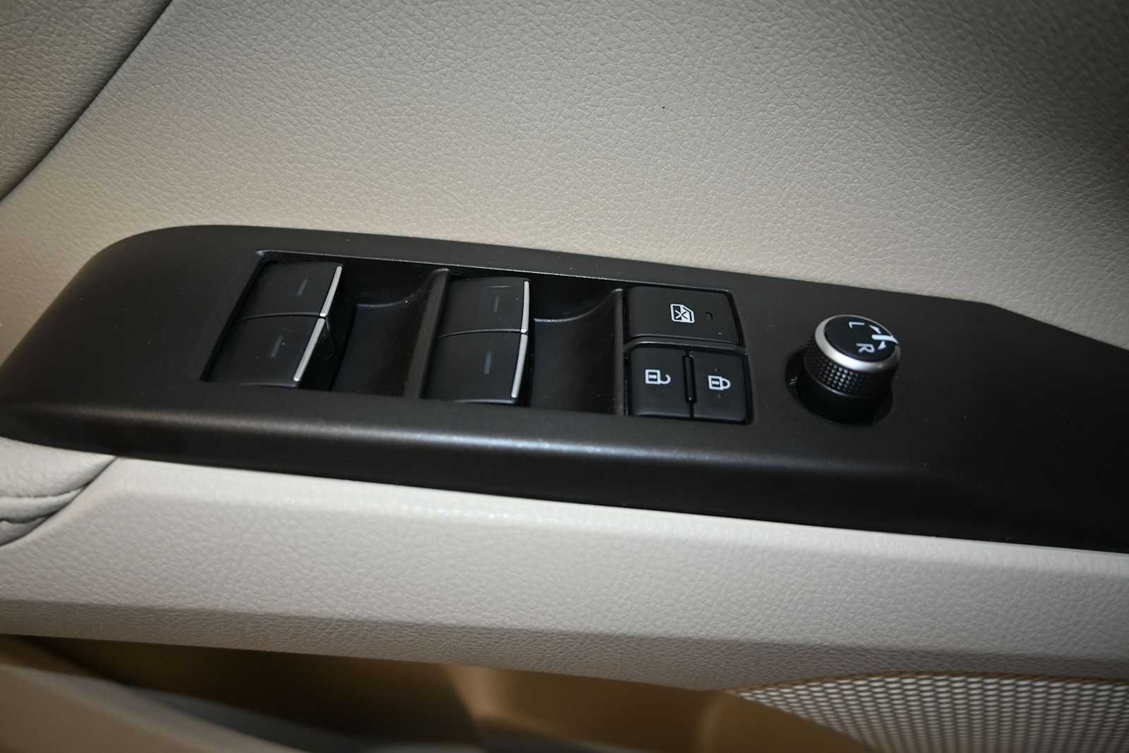 2024 Toyota Camry Hybrid XLE