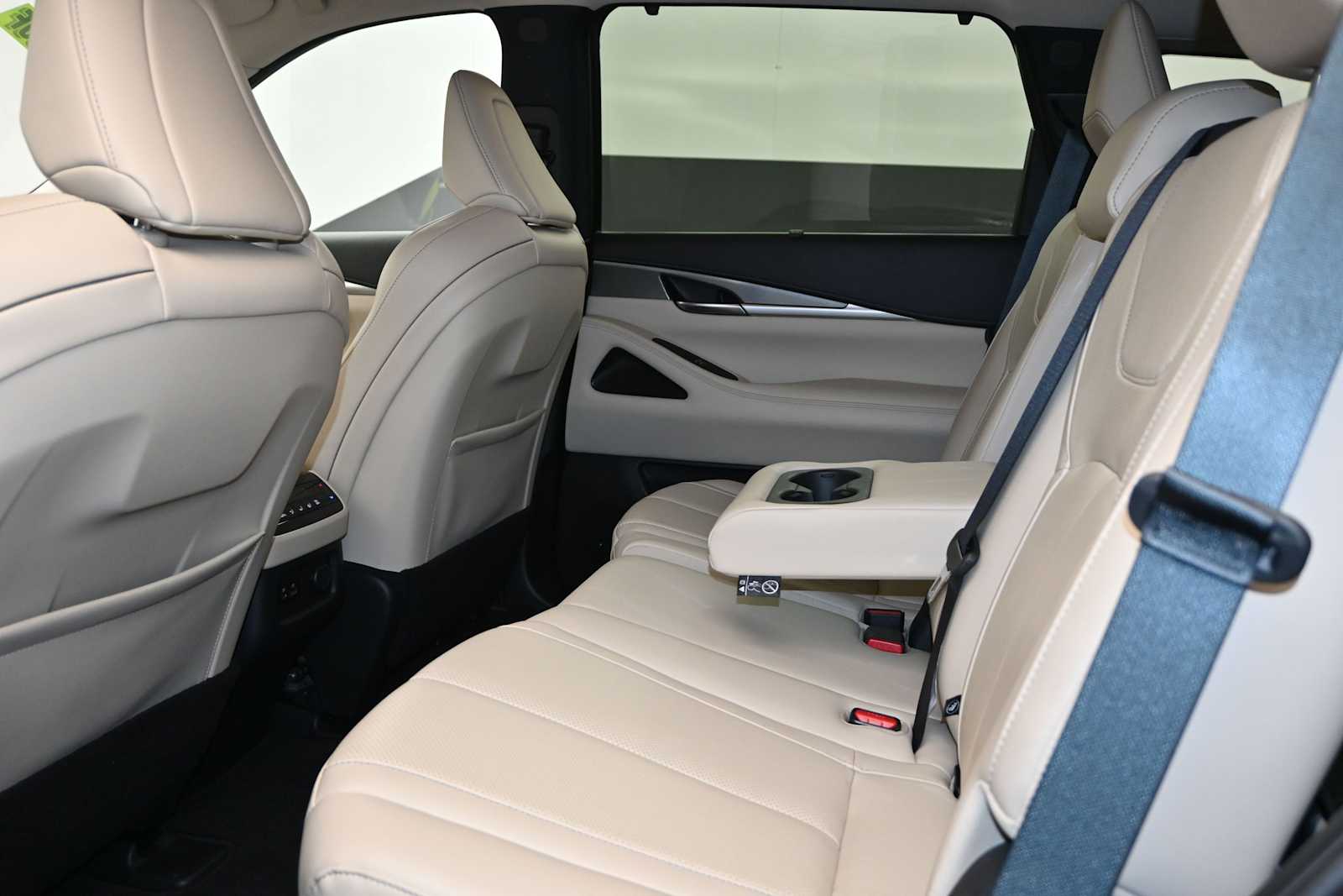 2023 INFINITI QX60 LUXE AWD