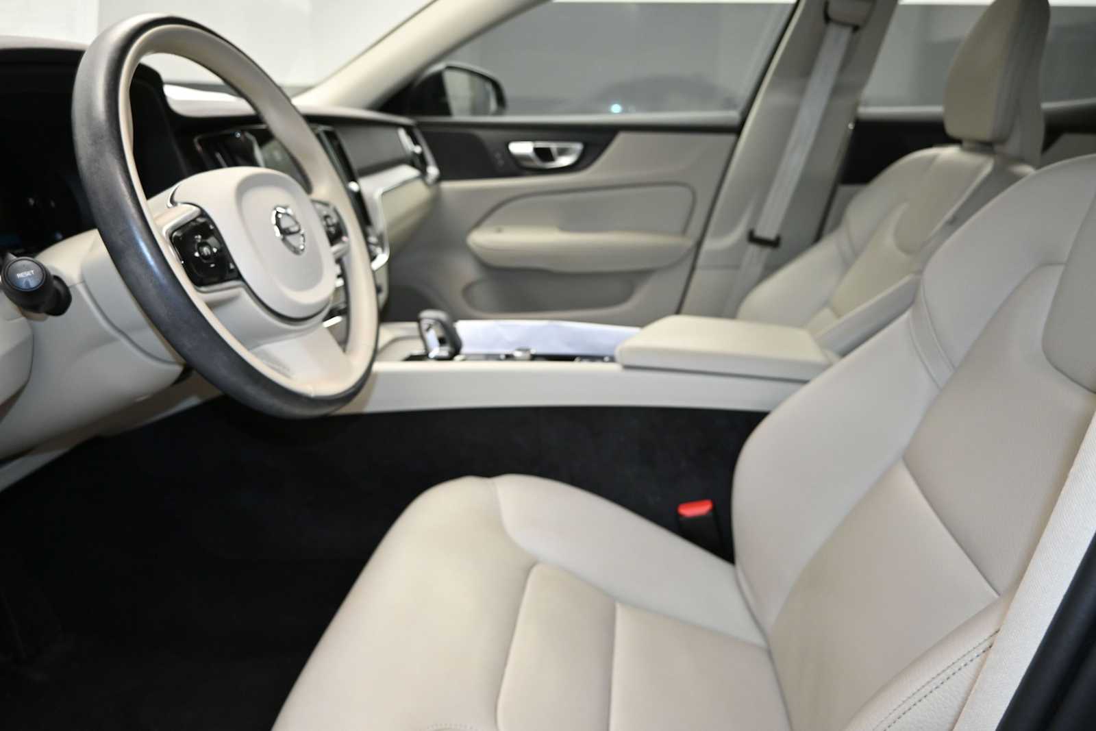 2024 Volvo S60 B5 Plus Dark Theme