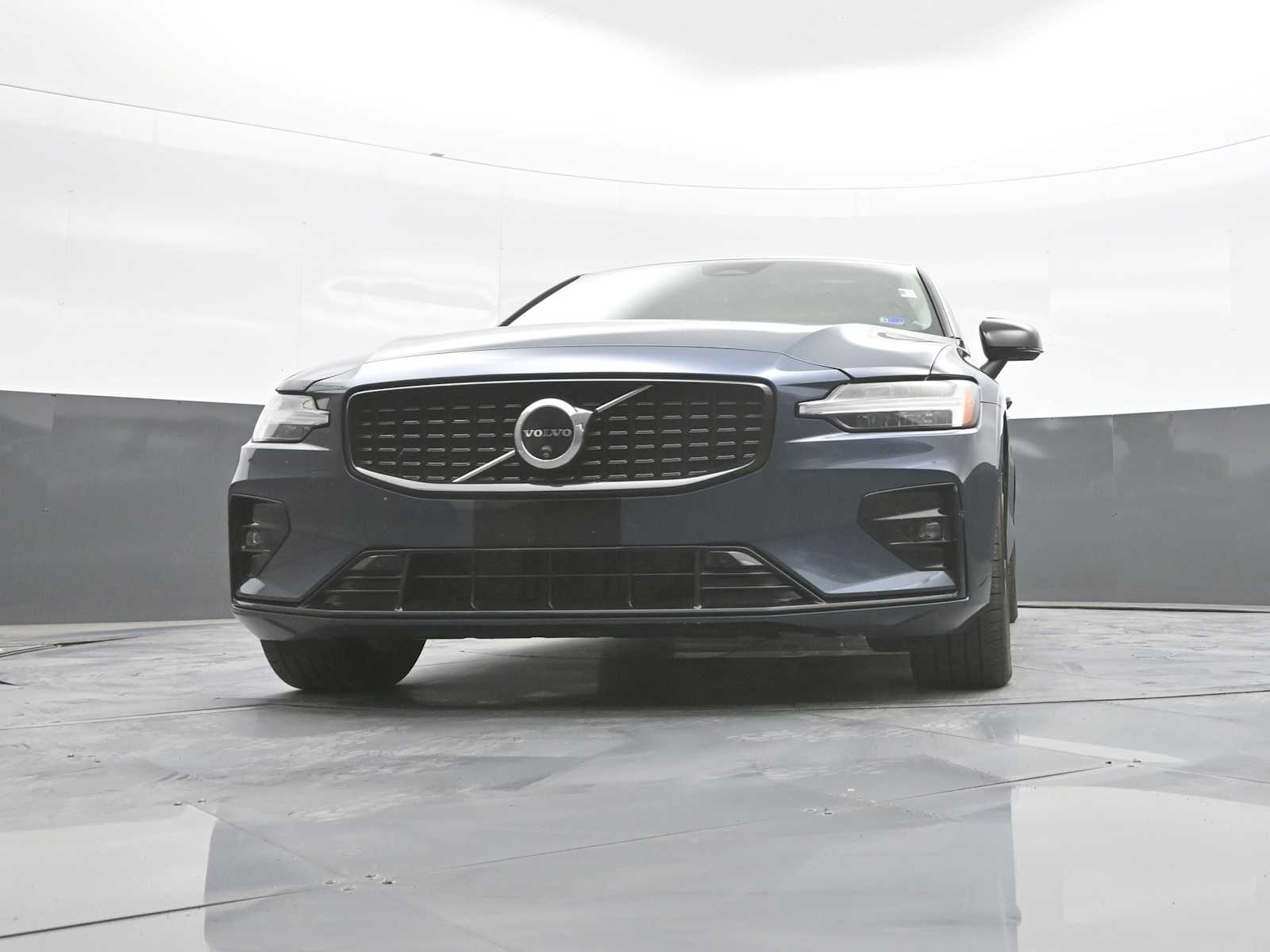 2024 Volvo S60 B5 Plus Dark Theme