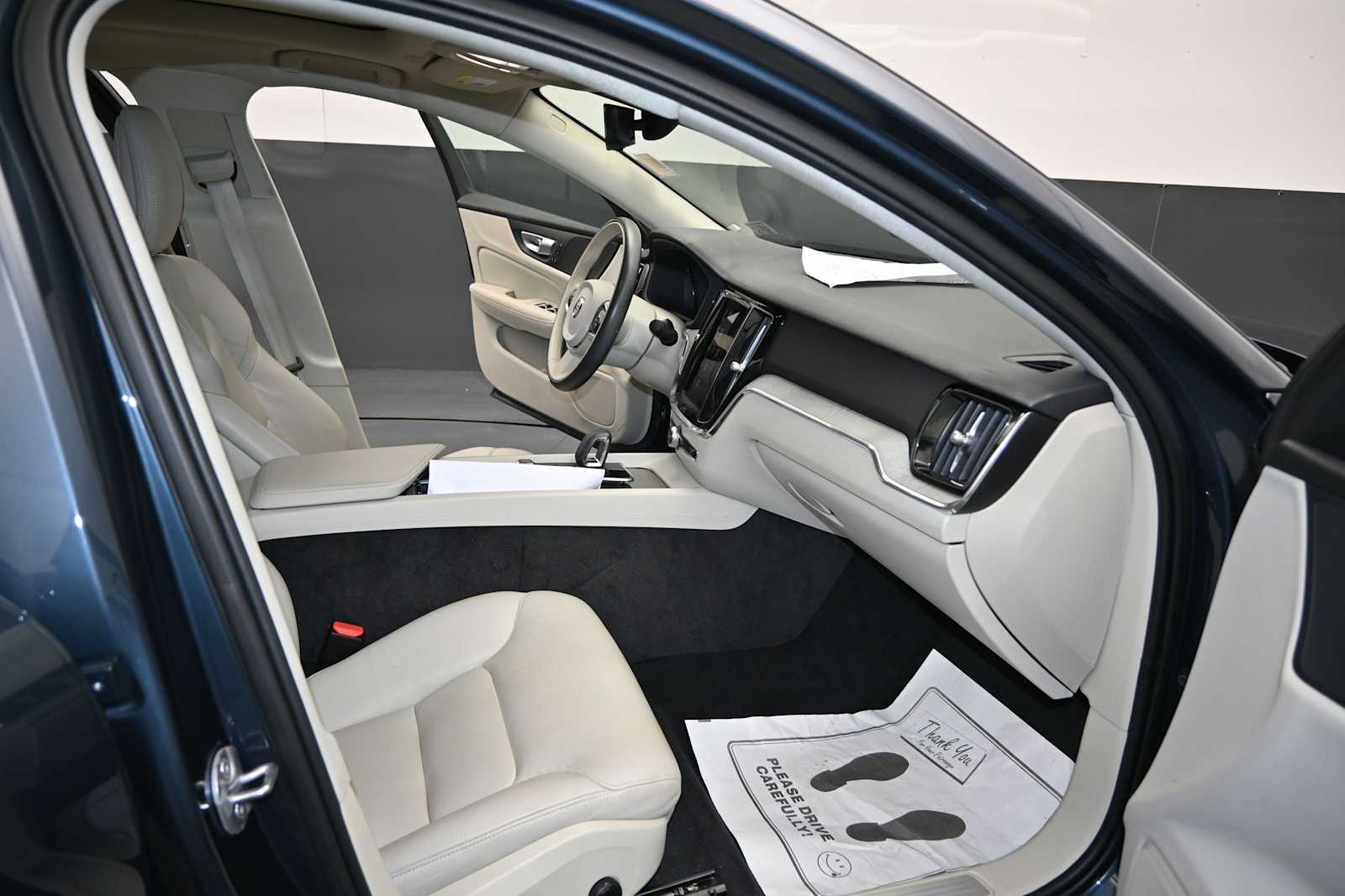 2024 Volvo S60 B5 Plus Dark Theme