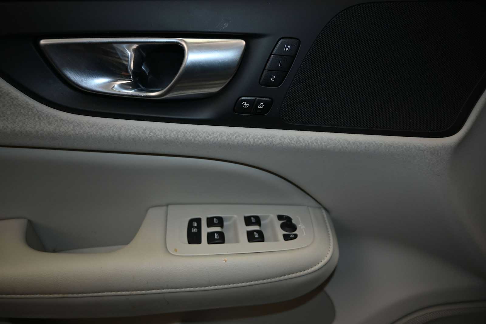 2024 Volvo S60 B5 Plus Dark Theme