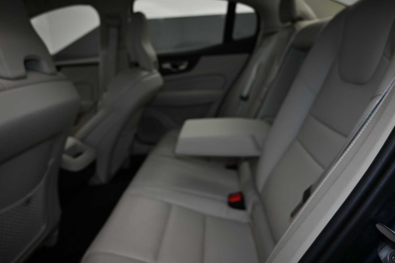 2024 Volvo S60 B5 Plus Dark Theme