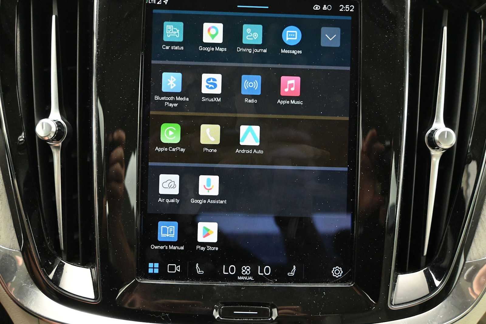 2024 Volvo S60 B5 Plus Dark Theme