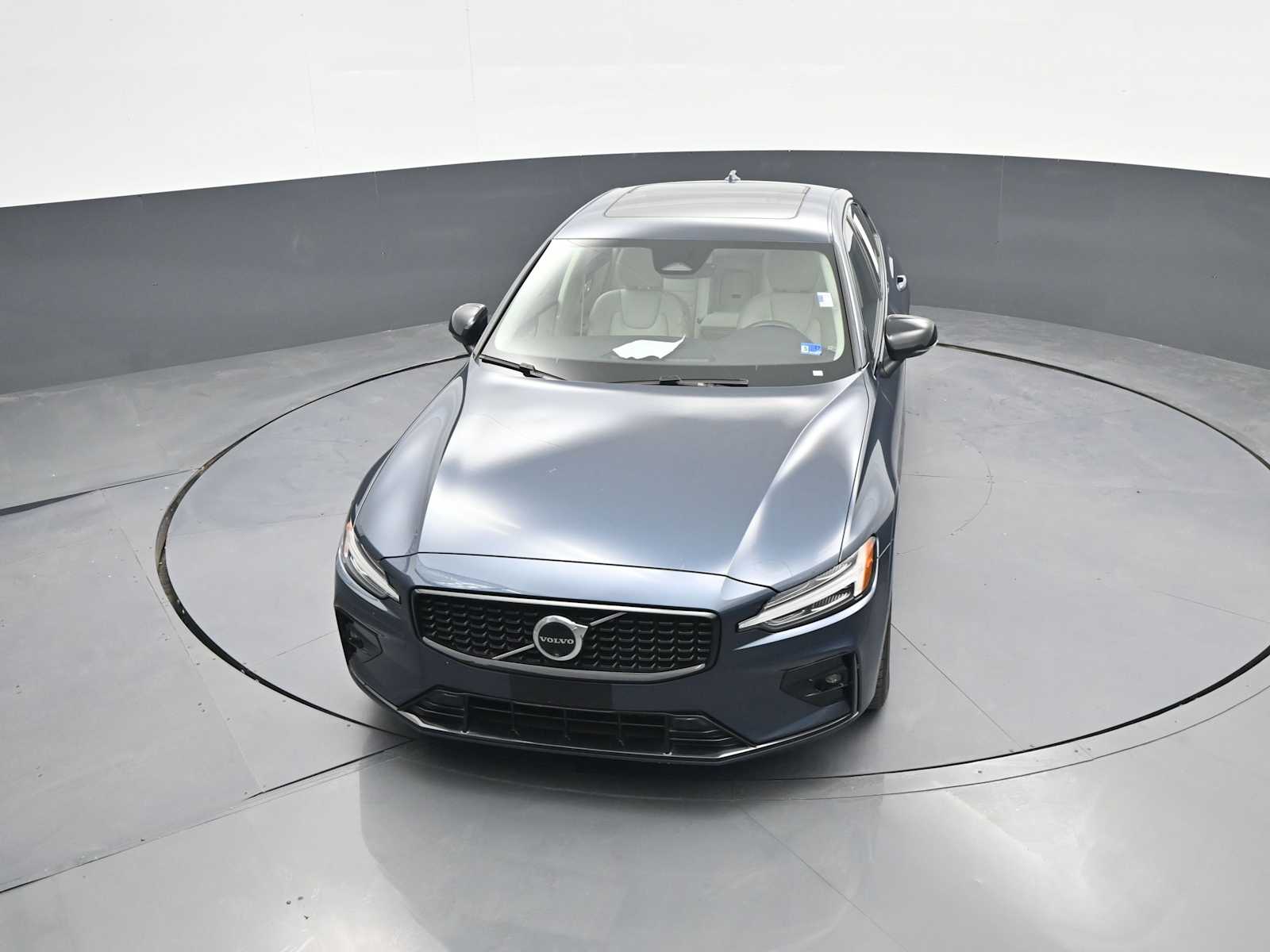 2024 Volvo S60 B5 Plus Dark Theme