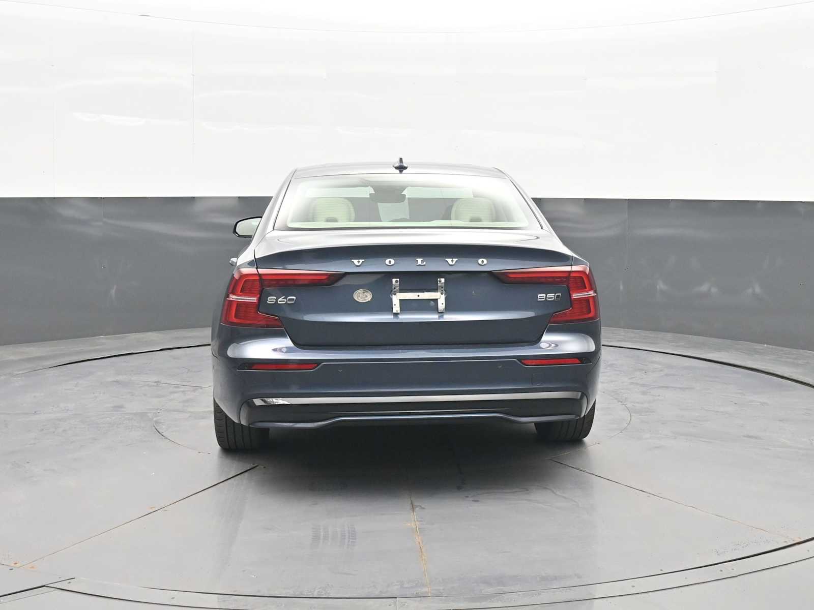 2024 Volvo S60 B5 Plus Dark Theme