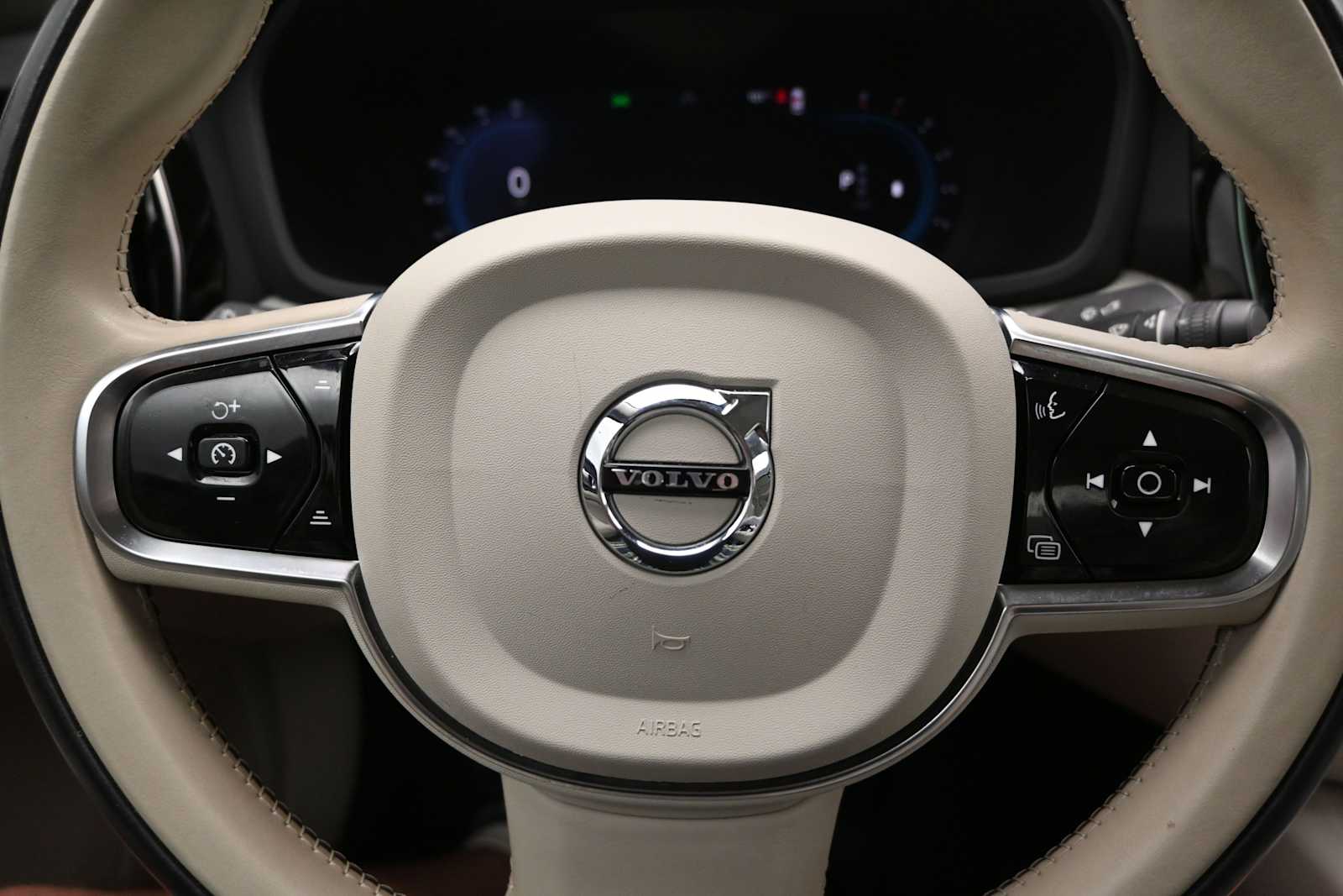 2024 Volvo S60 B5 Plus Dark Theme