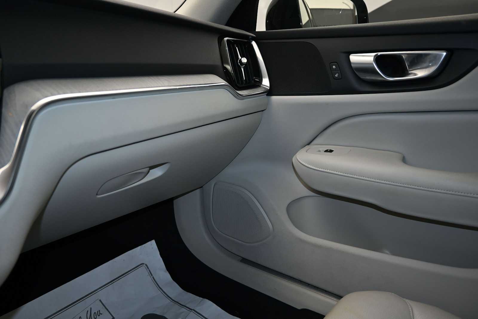 2024 Volvo S60 B5 Plus Dark Theme