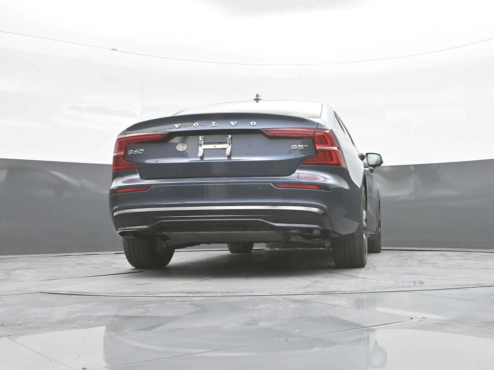 2024 Volvo S60 B5 Plus Dark Theme
