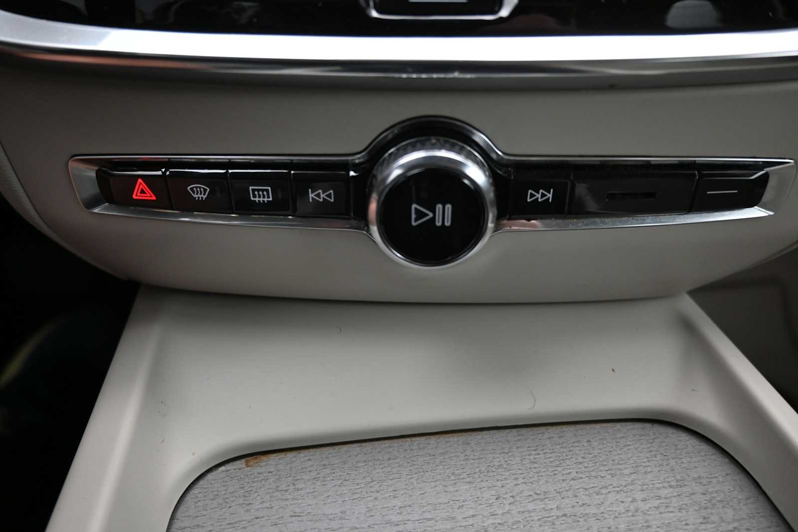2024 Volvo S60 B5 Plus Dark Theme