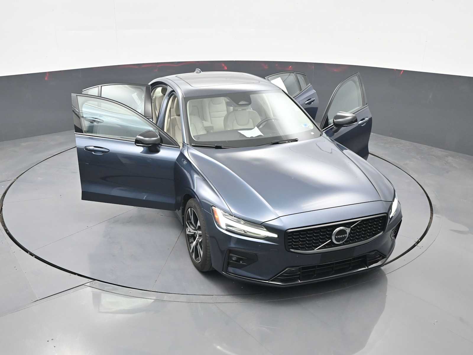 2024 Volvo S60 B5 Plus Dark Theme