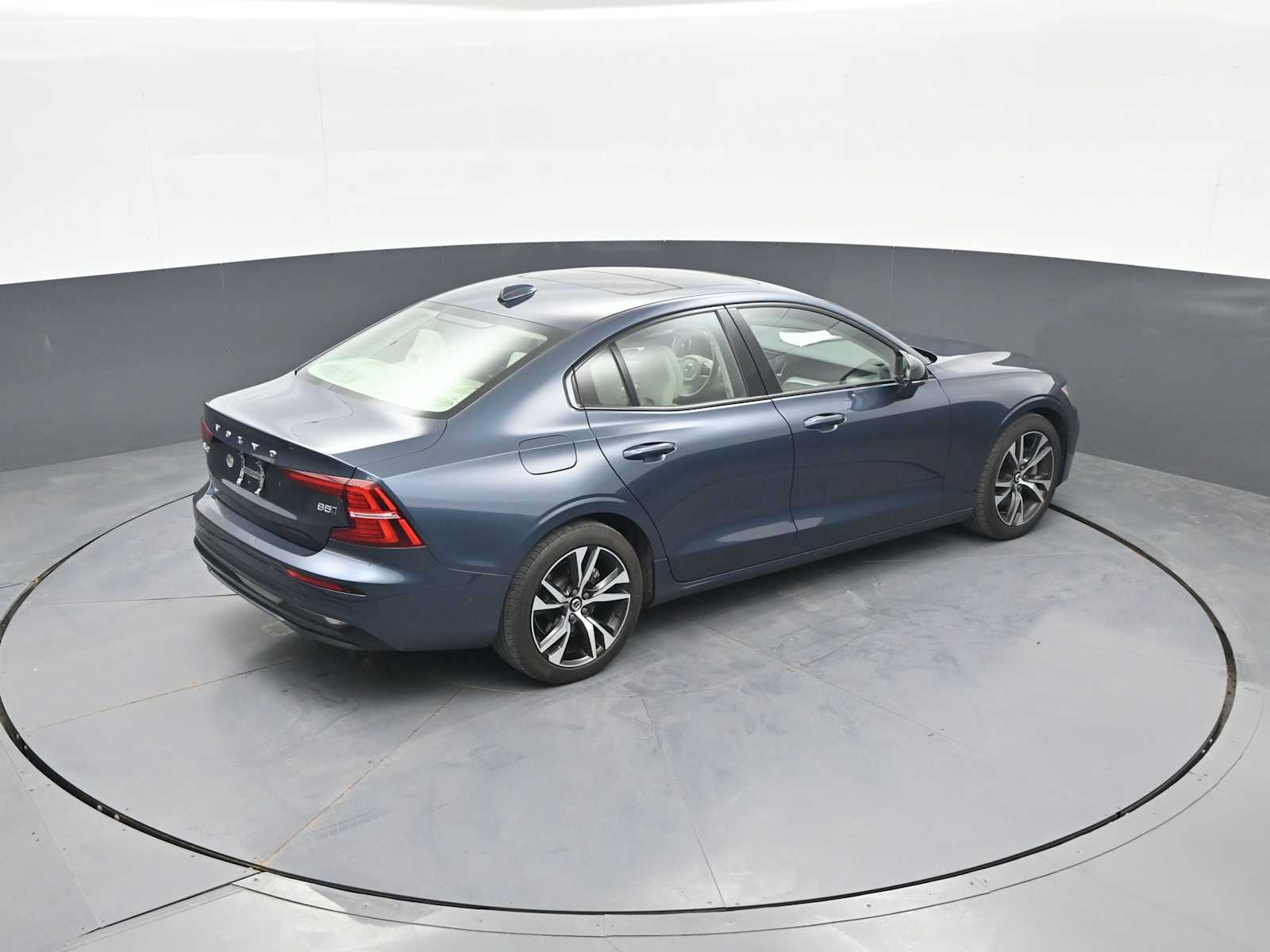 2024 Volvo S60 B5 Plus Dark Theme