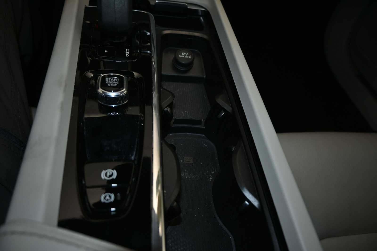 2024 Volvo S60 B5 Plus Dark Theme