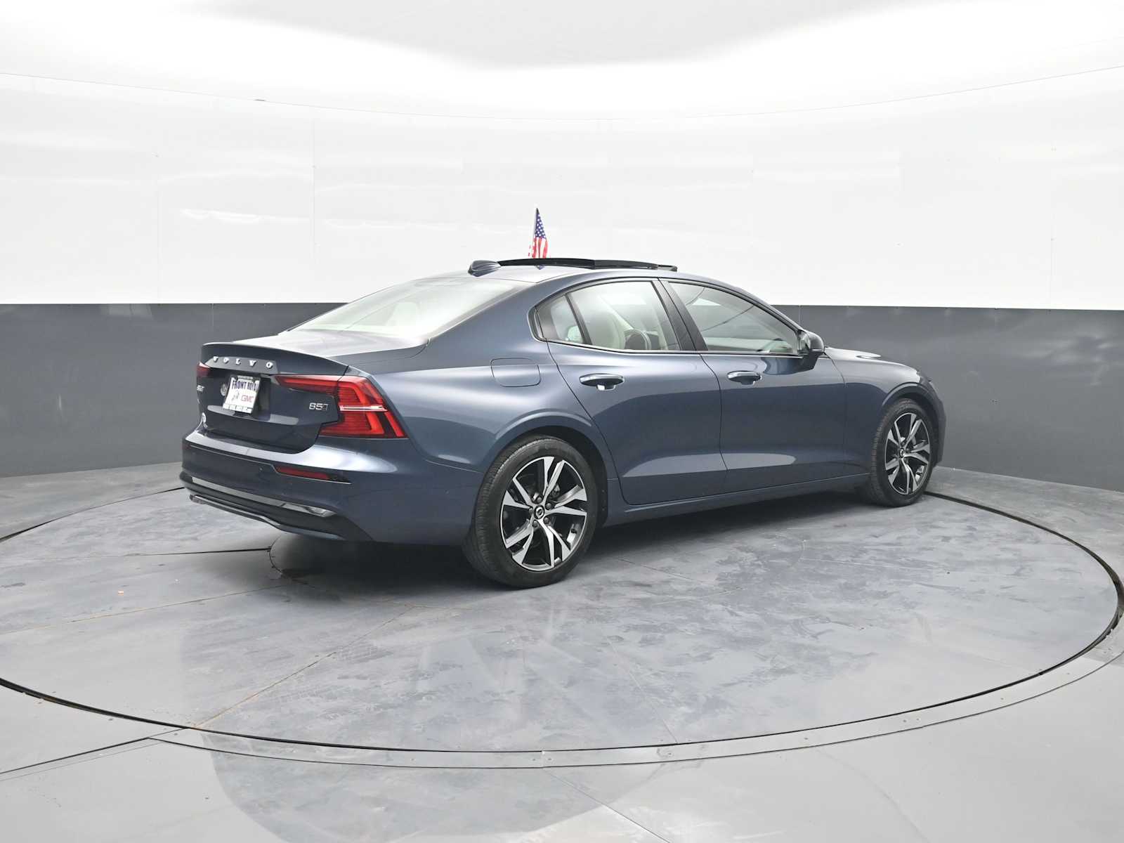 2024 Volvo S60 B5 Plus Dark Theme