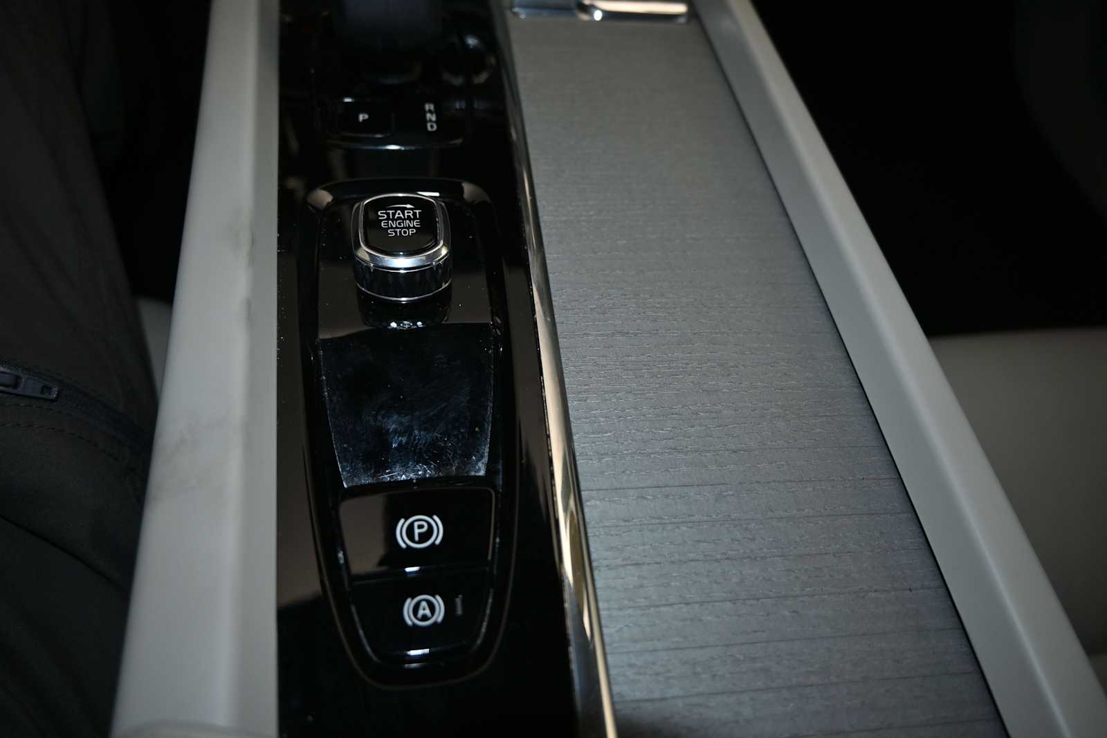 2024 Volvo S60 B5 Plus Dark Theme