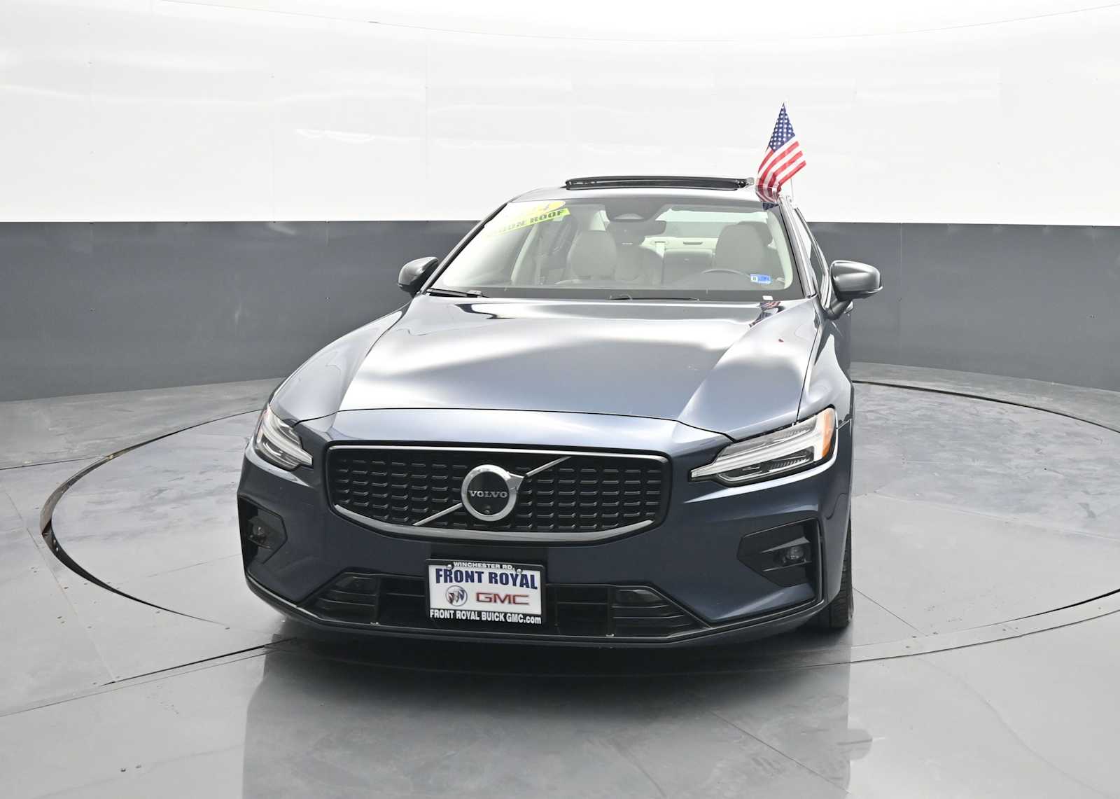 2024 Volvo S60 B5 Plus Dark Theme