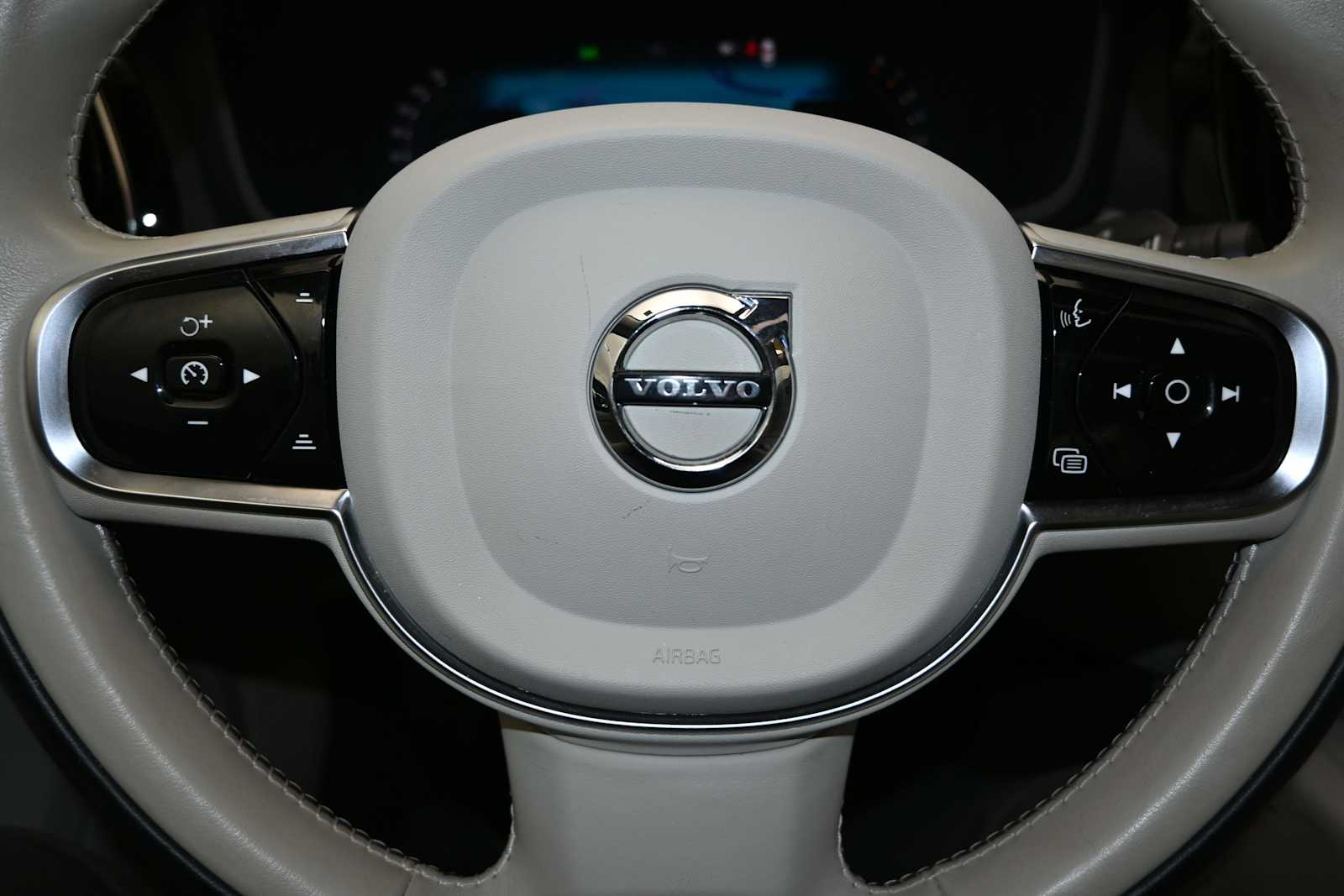 2024 Volvo S60 B5 Plus Dark Theme