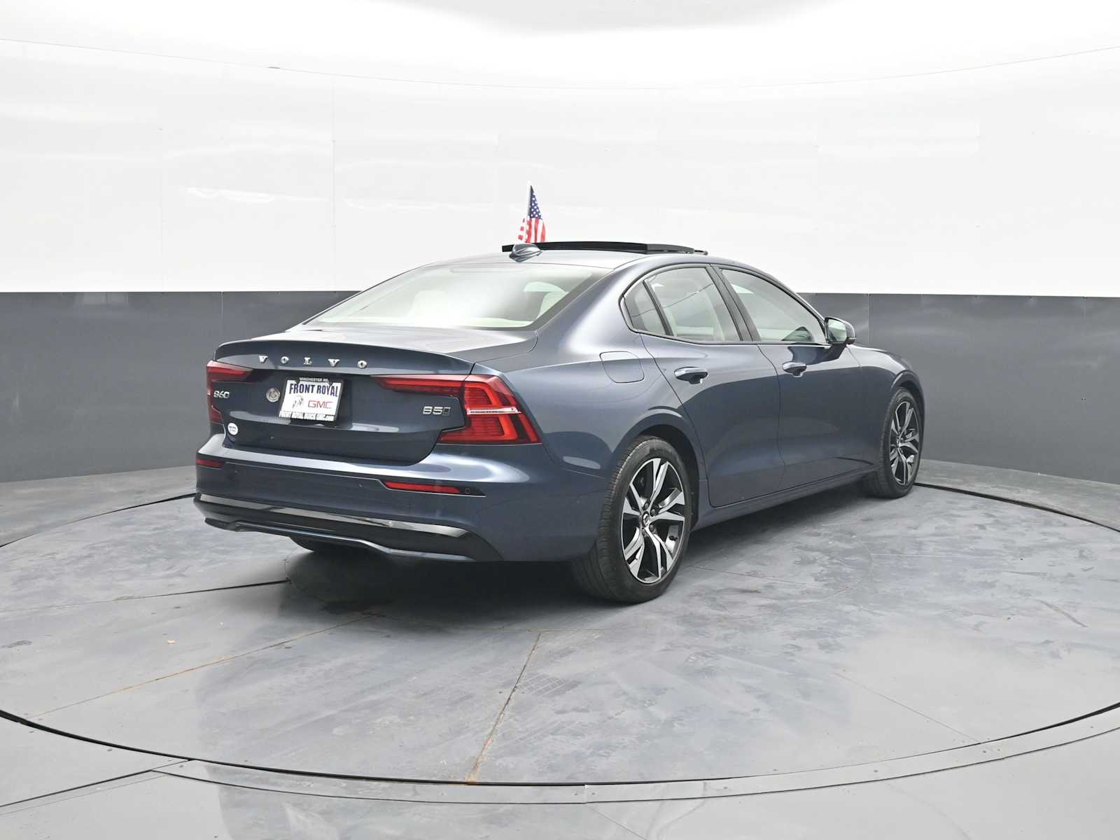 2024 Volvo S60 B5 Plus Dark Theme