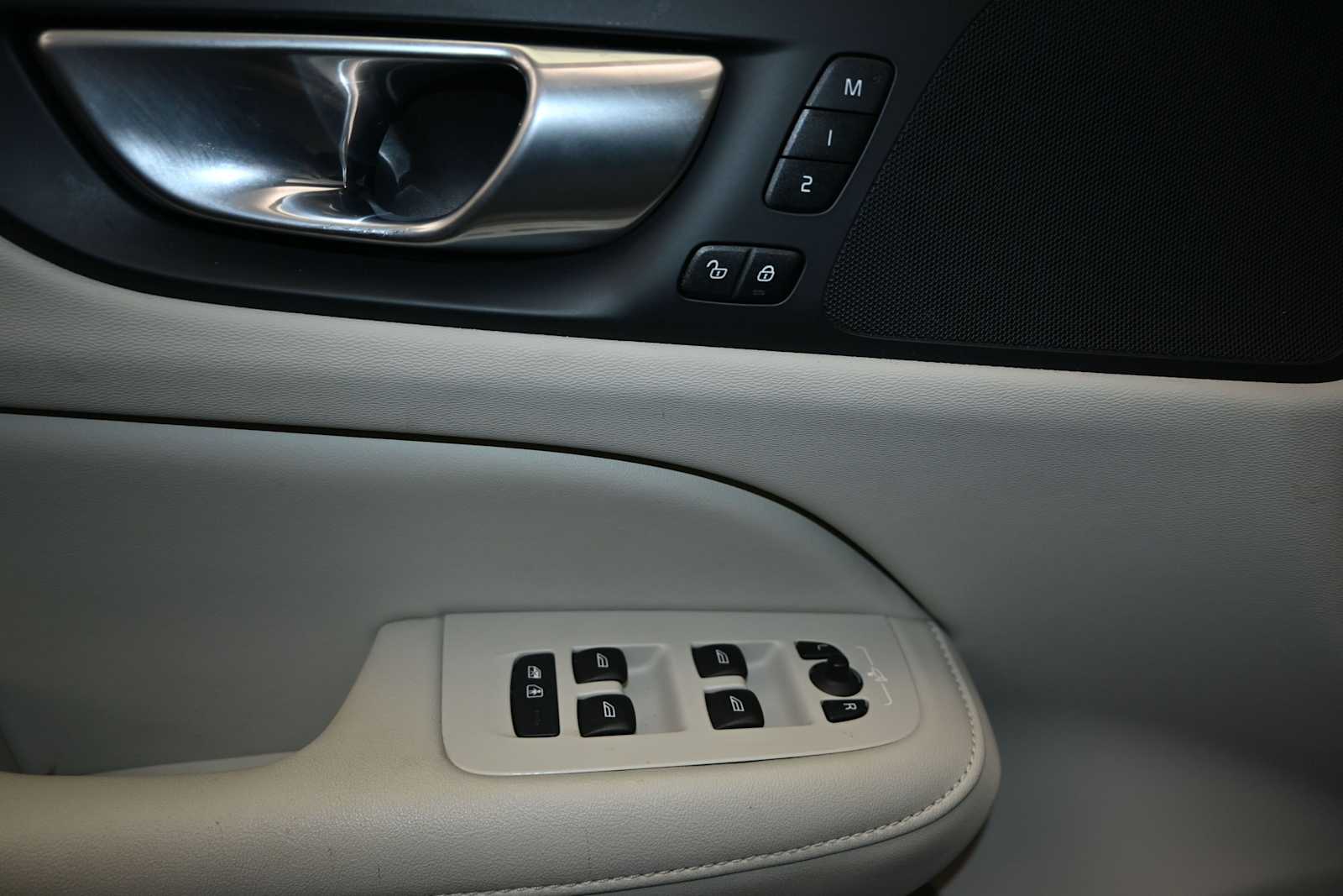 2024 Volvo S60 B5 Plus Dark Theme