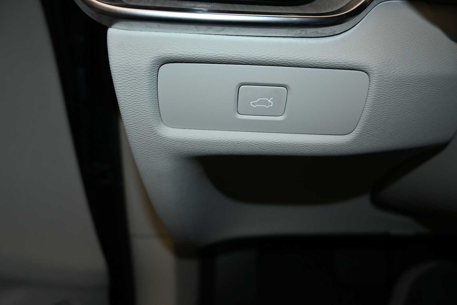 2024 Volvo S60 B5 Plus Dark Theme